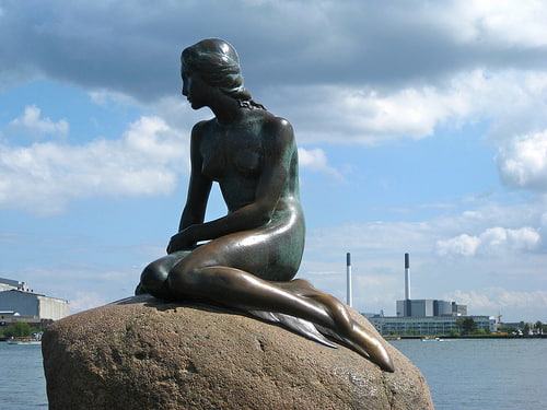 denmark's mermaid statue in copenhagen